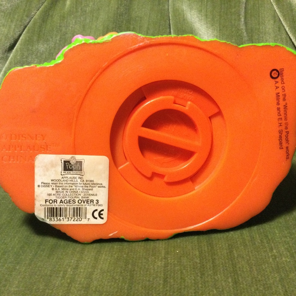 DISNEY Tigger Coin Bank Vintage - Picture 6 of 11